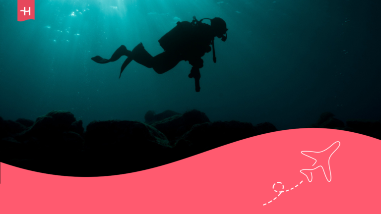 Hombre haciendo buceo en el Mar Atlántico de Madeira.