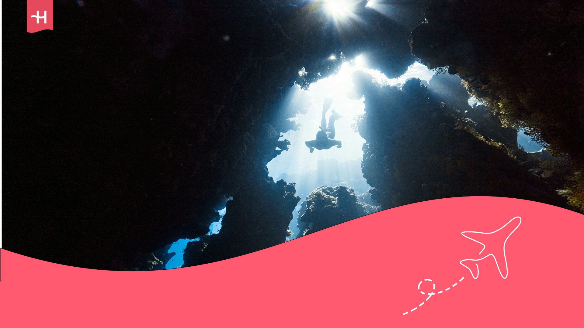 Hombre haciendo buceo en cuevas de Grecia.