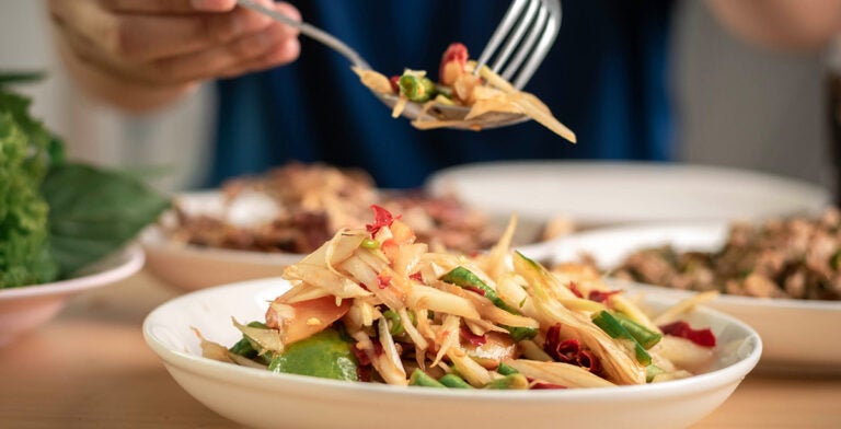 Som tam: ensalada de papaya verde rallada