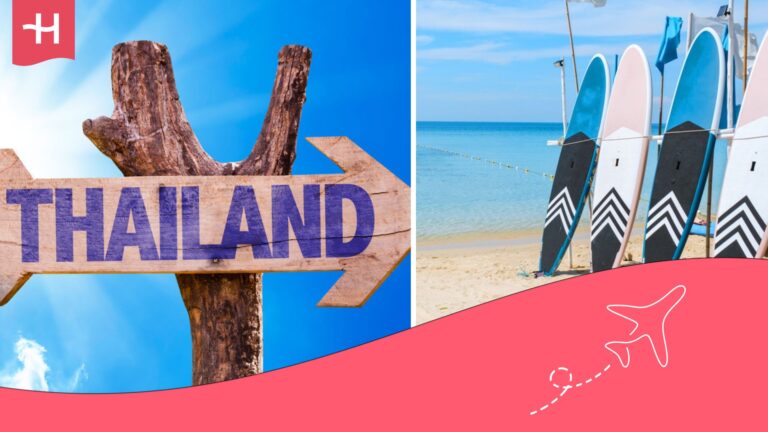 Cartel con una flecha y el nombre de Tailandia y en otra imagen unas tablas de surf clavadas en la arena.