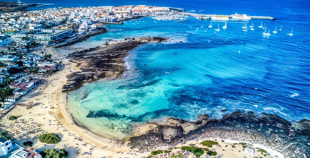 Vista de la playa de Corralejo en las islas Canarias
