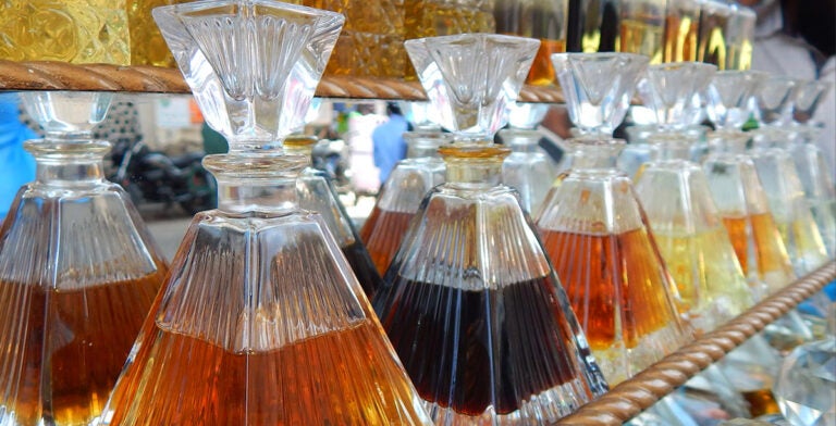 Botellas de perfumes de India: attar