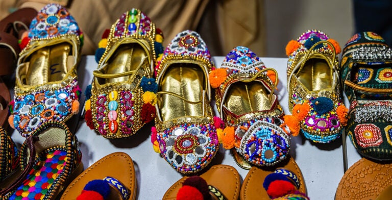 Coloridos juttis tradicionales