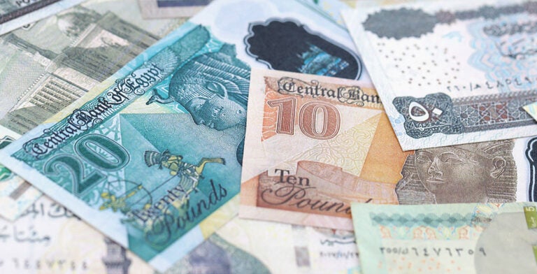 Billetes de polímero de 10 y 20 libras egipcias