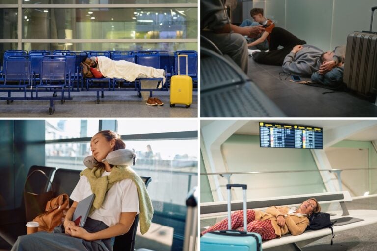 Viajeros durmiendo en el aeropuerto