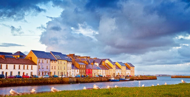 Ciudad de Galway, Irlanda, en verano