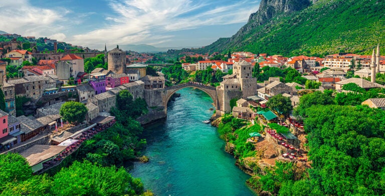 Puente histórico en Mostar, Bosnia y Herzegovina 