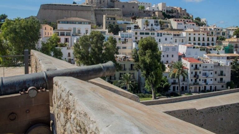 Ventajas y desventajas de vivir en Ibiza.