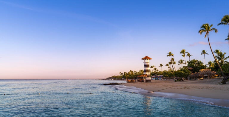 Amanecer en la playa de Bayahíbe, La Romana, República Dominicana