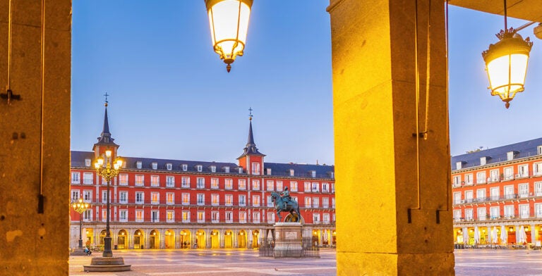Amanecer en la Plaza Mayor de Madrid