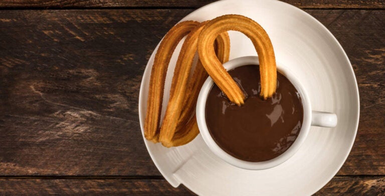 Churros con chocolate para comer a cualquier hora