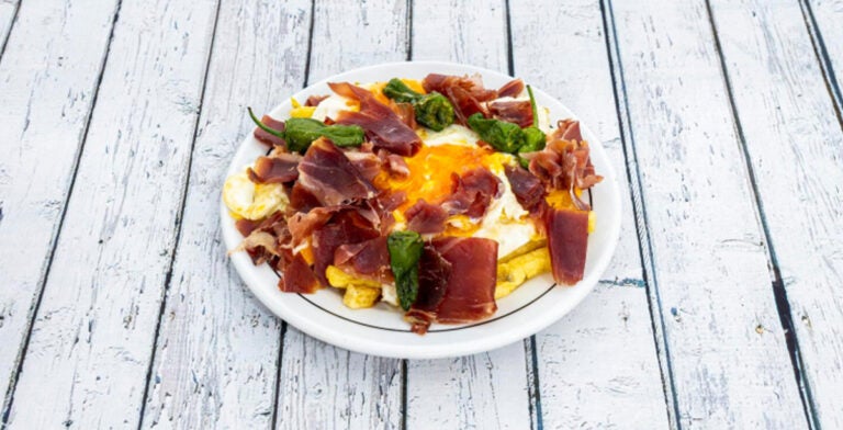 Huevos rotos, un plato para compartir