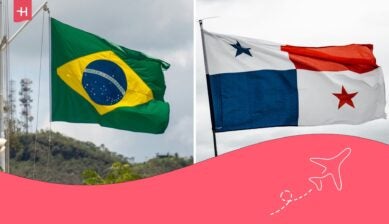 A la izquierda la bandera de Brasil, a la derecha la bandera de Panamá.