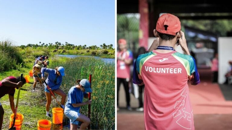 Voluntaria brindando asistencia médica primaria. Fotos de referencia.