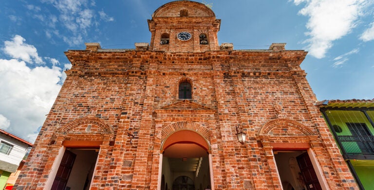 Fachada de la iglesia de San Jerónimo, Antioquia