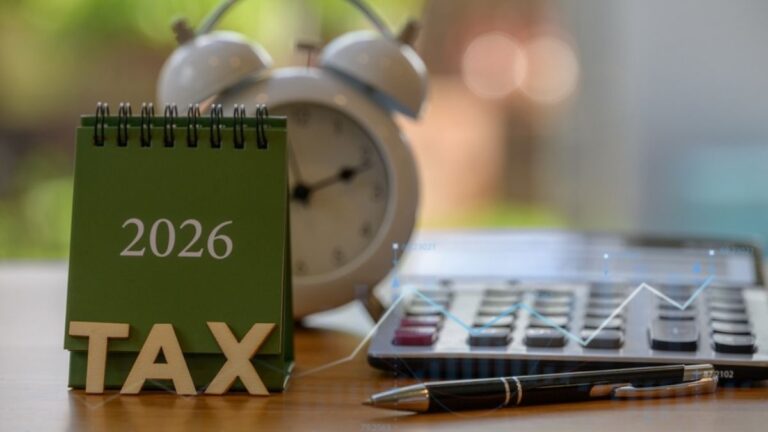 Impuestos para personas naturales en Canadá y España.