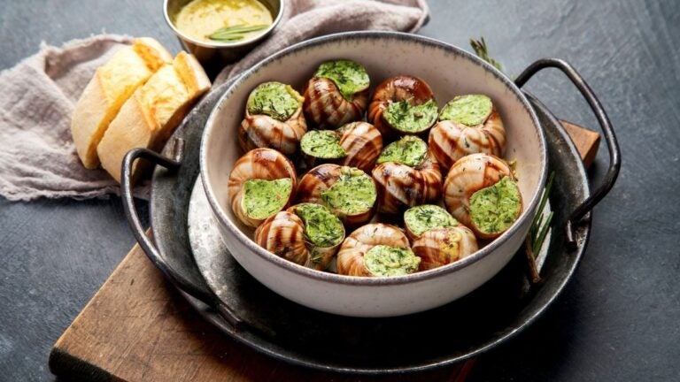 Caracoles de Borgoña al horno con mantequilla, ajo y perejil
