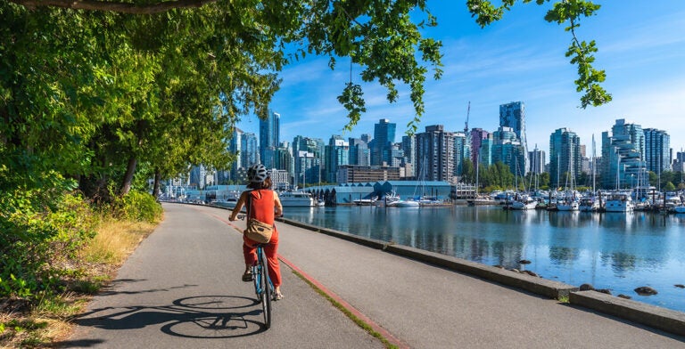 Día soleado de verano en Stanley Park, Vancouver