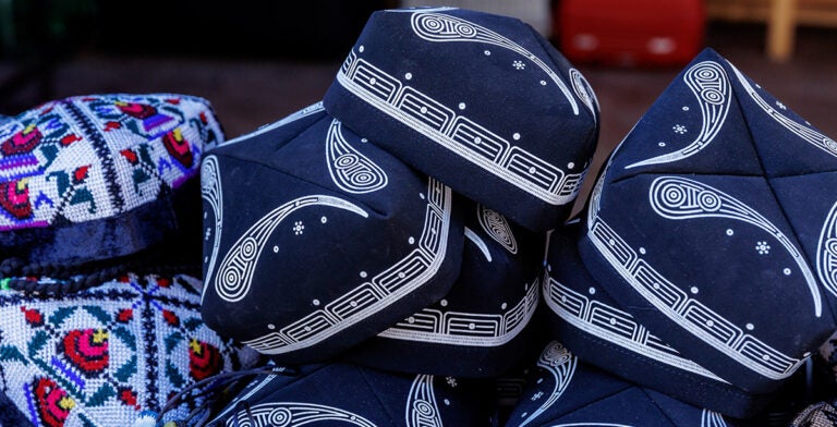 Doppi, el gorro típico de Uzbekistán 