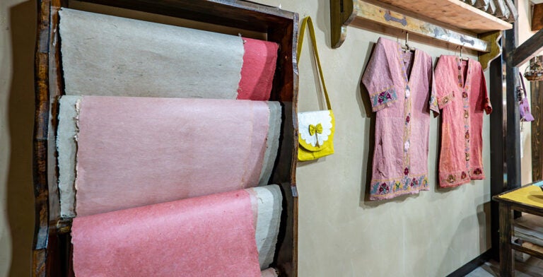 Fábrica de papel tradicional en Samarcanda