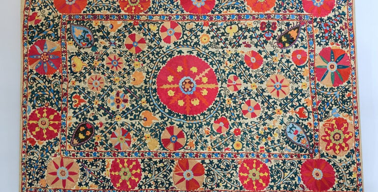 Suzani, uno de los recuerdos típicos que comprar en Uzbekistán 