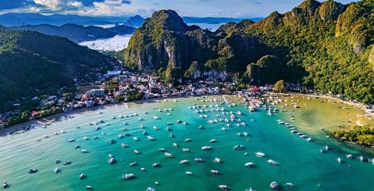 Vista Aéreas de El Nido en el norte de la isla de Palawan, Filipinas