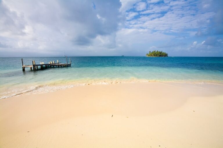 ¿Qué ver en Panamá? Playa en Kuanidup Grande en Islas de San Blas
