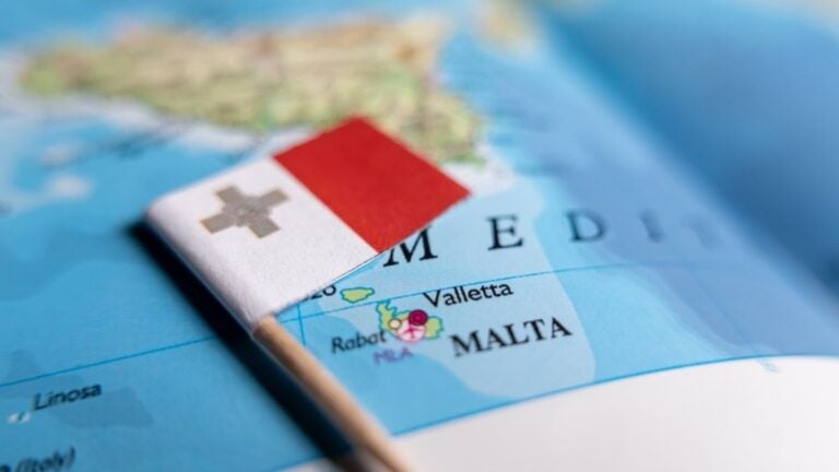Paso a paso para obtener la Golden Visa en Malta.