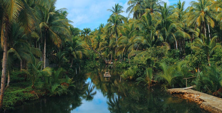 Puente del río Maasin, Siargao, Filipinas