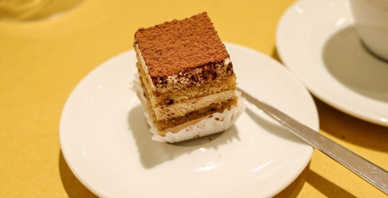 Tiramisú, un postre muy popular en la cocina italiana y en todo Roma