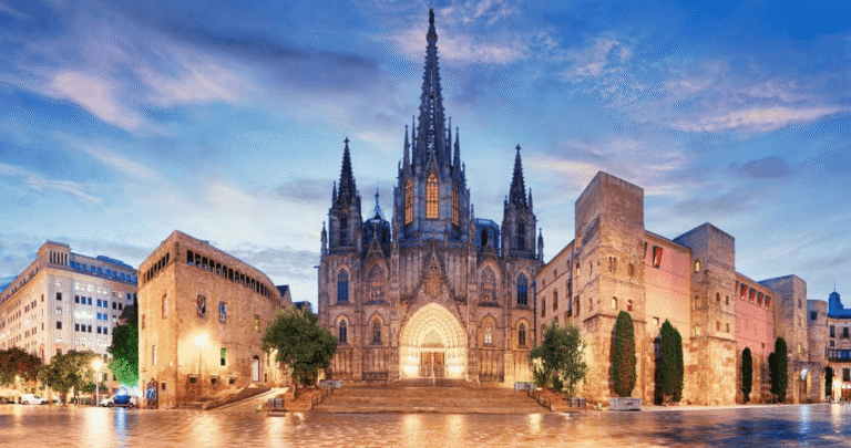 La catedral de Barcelona es una visita obligada cuando se pasea por el Barrio Gótico.