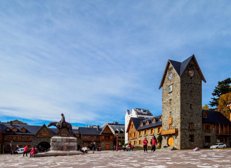 El Centro Cívico de Bariloche es el corazón histórico, cultural y turístico de San Carlos de Bariloche.