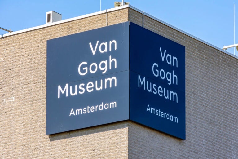 ¿Qué hacer en Ámsterdam? Visitar el museo de Van Gogh.