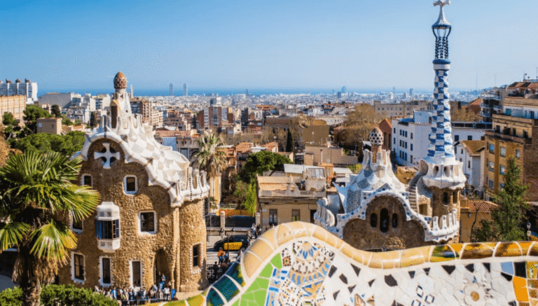 El Parque Güell es una de las obras más impresionantes de Gaudí.
