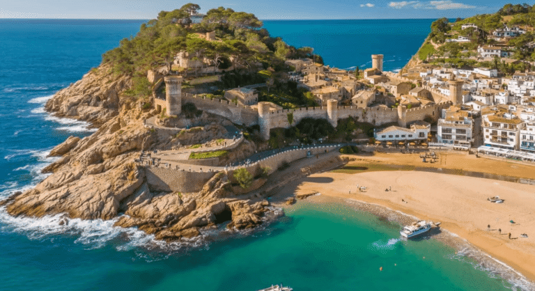 Tossa del Mar, en la Costa Brava, es el lugar perfecto para escapar del bullicio de las calles de Barcelona.