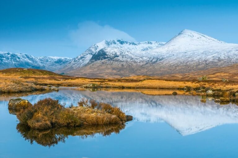 Rannoch Moor es una de las extensiones más grandes, salvajes y deshabitadas de Gran Bretaña. El páramo está protegido como Sitio de Especial Interés Científico (SSSI) por su importancia ecológica y su enorme capacidad de capturar carbono.