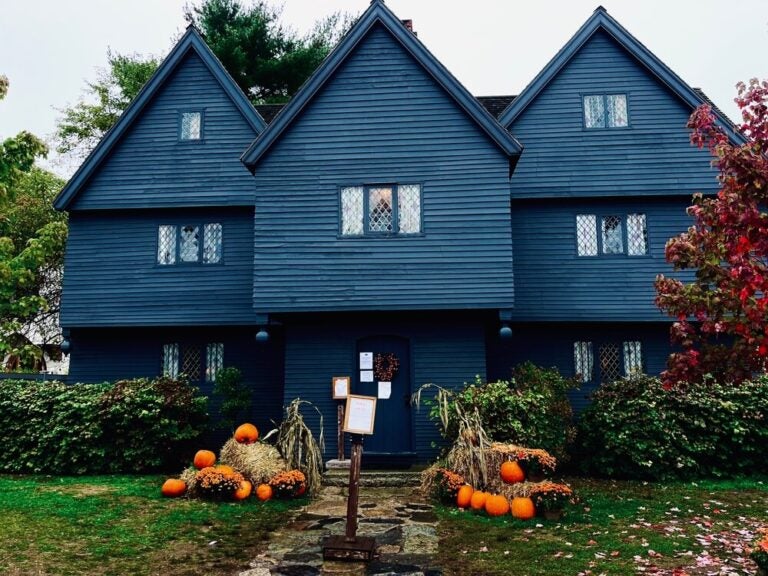 The Witch House es el único edificio que sigue en pie con una relación directa con los juicios de brujería de 1692. Fue el hogar del juez Jonathan Corwin.