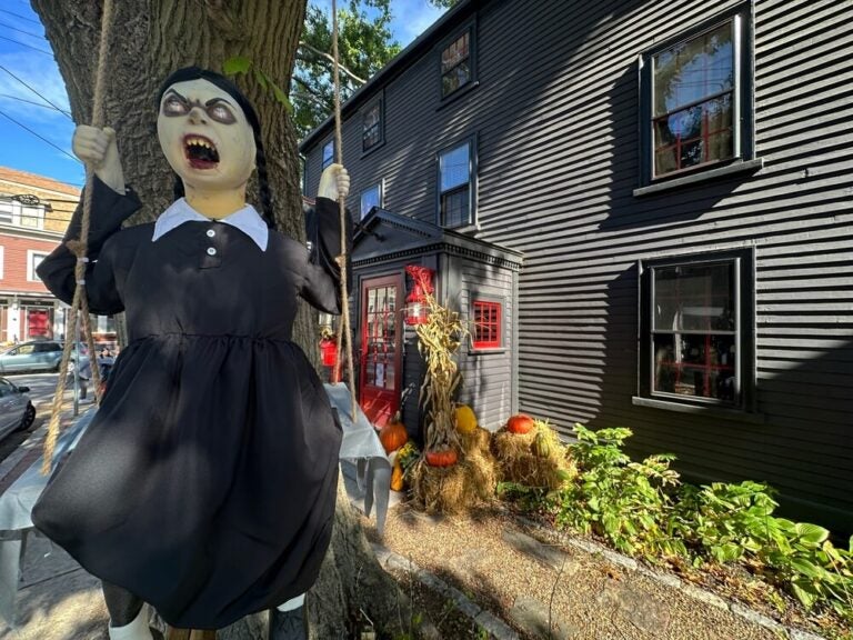 Las decoraciones de Halloween en Salem, Massachusetts, transforman la ciudad en un escenario mágico y terrorífico a partir del 1 de octubre