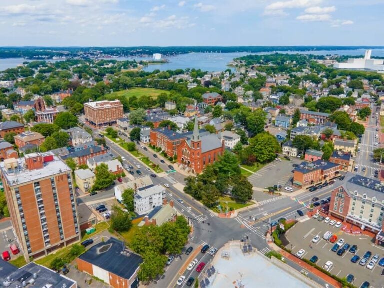 El centro histórico de Salem, Massachusetts es famoso mundialmente por los juicios de las brujas de 1692 y su bien conservada arquitectura colonial y federal.