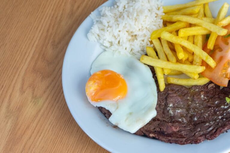 El Café de São Bento es el principal lugar histórico de Lisboa donde degustar el legendario «Bife à Marrare».