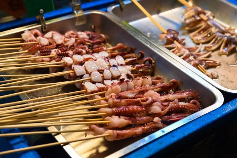 Comida callejera en el Street Night Market.