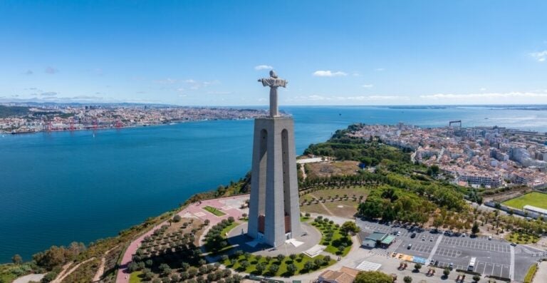 El Santuario Nacional de Cristo Rey es uno de los monumentos más emblemáticos de Portugal y está situado en Alto do Pragal.