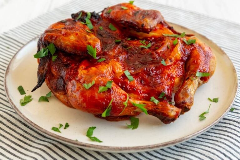 Los mejores lugares para comer frango no churrasco con piri-piri en Lisboa son el icónico Bonjardim, la tradicional Churrasqueira Sabor Lisboa y la clásica Churrasqueira Adega dos Unidos.
