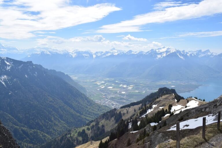 En un día despejado, desde los Rochers de Naye conseguirás vistas únicas que abarcan desde el pico Eiger hasta el Mont-Blanc.