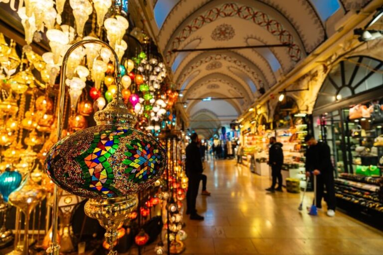 Vista interior del Gran Bazar (Kapalıçarşı), Estambul.