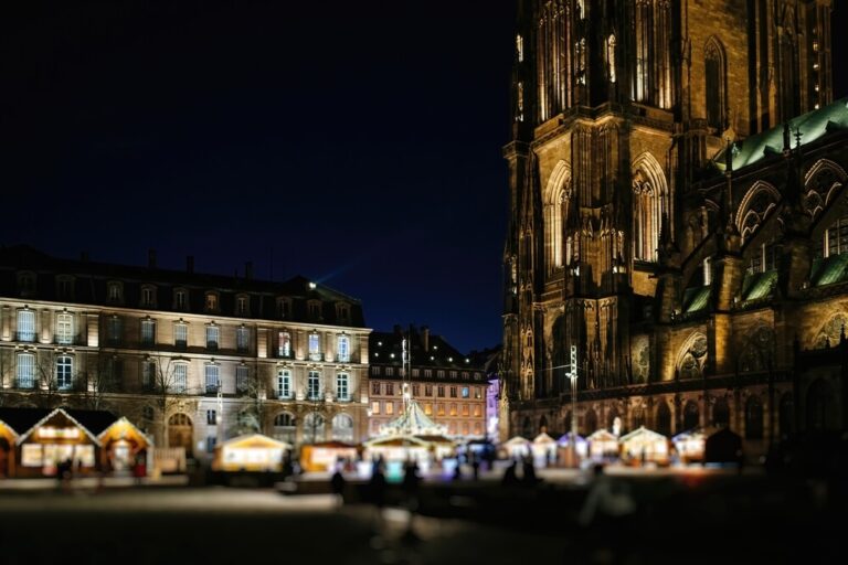 El mercado navideño de la catedral de Estrasburgo es uno de los lugares más destacados de las celebraciones navideñas de la ciudad.