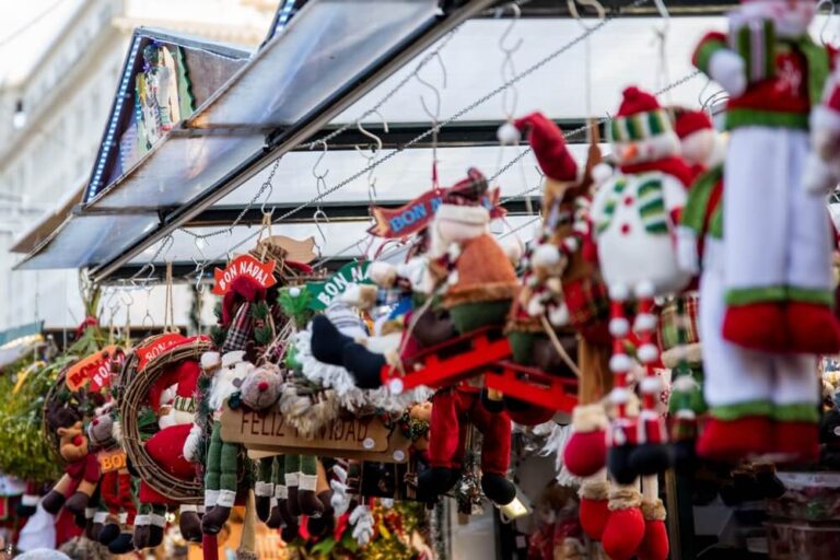 En los mercados de navidad de A Coruña encontrarás un sinfín de artesanías de temporada
