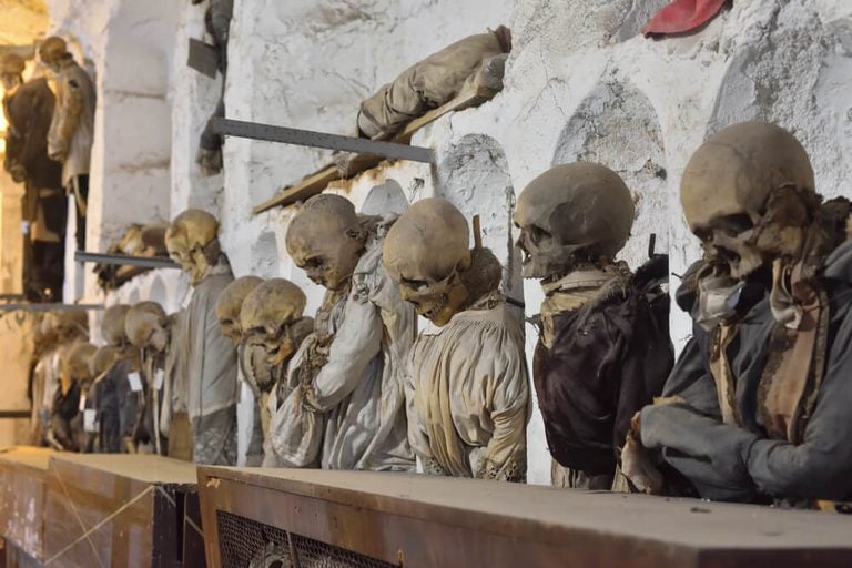 Momias en las catacumbas de Palermo