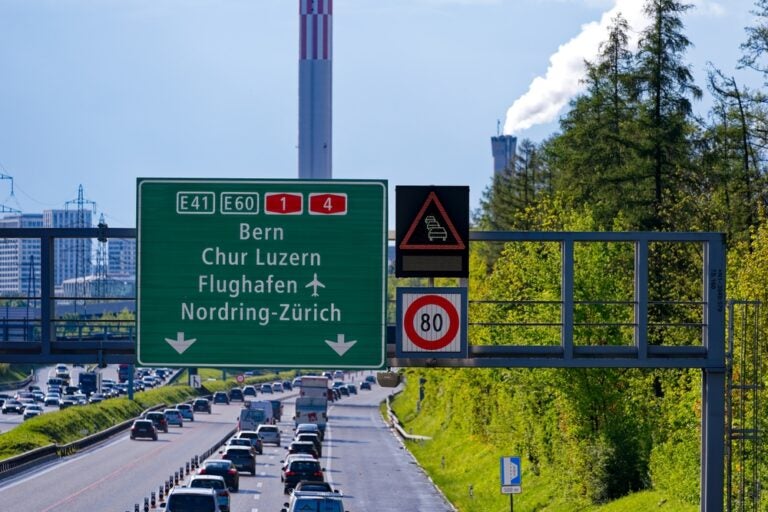 Conducir en Suiza requiere de forma obligatoria el uso de la viñeta (vignette).
