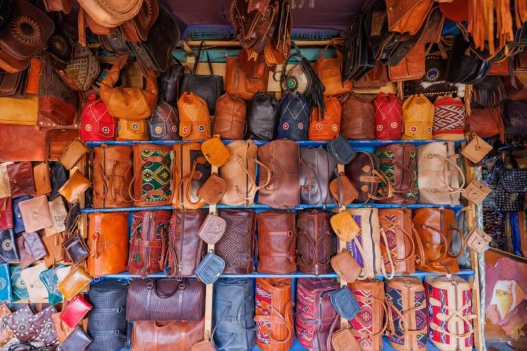 Venta de productos de cuero en Tarudant.